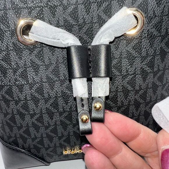 Michael Kors Mercer Small Drawstring Bucket Bag - Picture 12 of 15